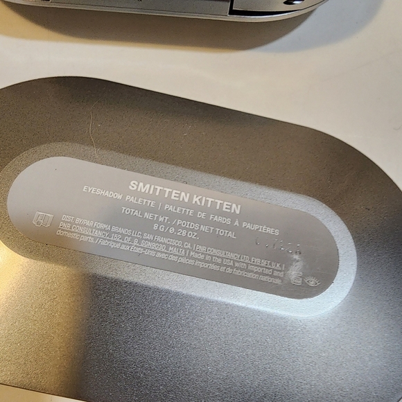 r.e.m Beauty Smitten Kitten Eyeshadow Palette Set Of 2 - Picture 5 of 10
